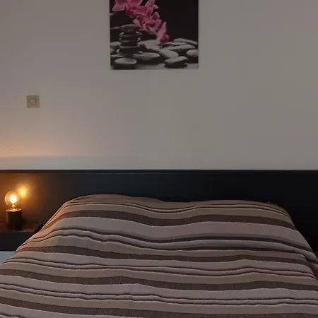 2 Pièces Avec Parking Et Animaux Admis à - Fr-1-338-136 * Sète