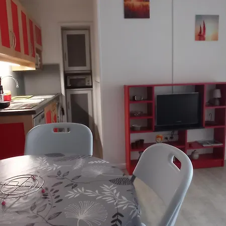 2 Pièces Avec Parking Et Animaux Admis à - Fr-1-338-136 * Sète