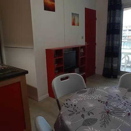 2 Pieces Avec Parking Et Animaux Admis A - Fr-1-338-136