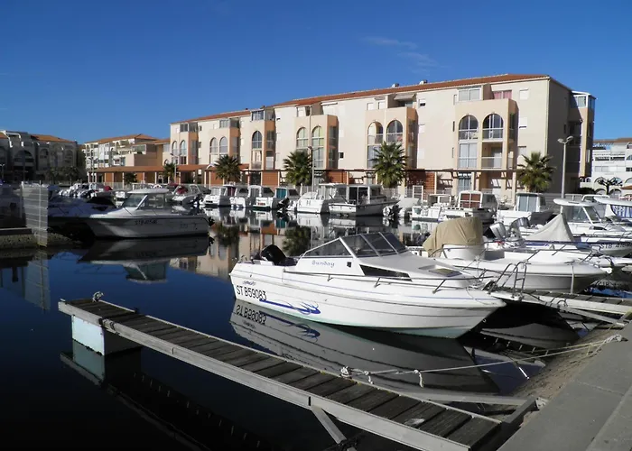 2 Pièces Avec Parking Et Animaux Admis à - Fr-1-338-136 Sète