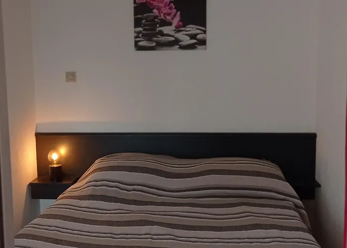 2 Pièces Avec Parking Et Animaux Admis à - Fr-1-338-136 * Sète